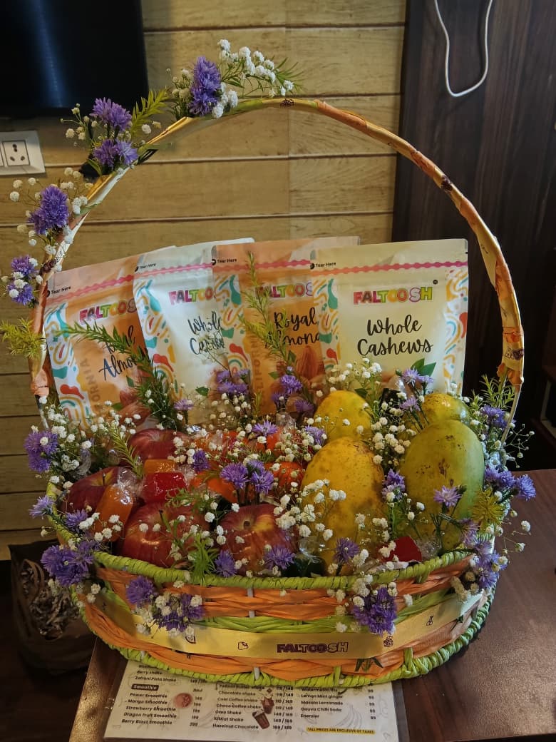 Faltoosh fruit gift hamper